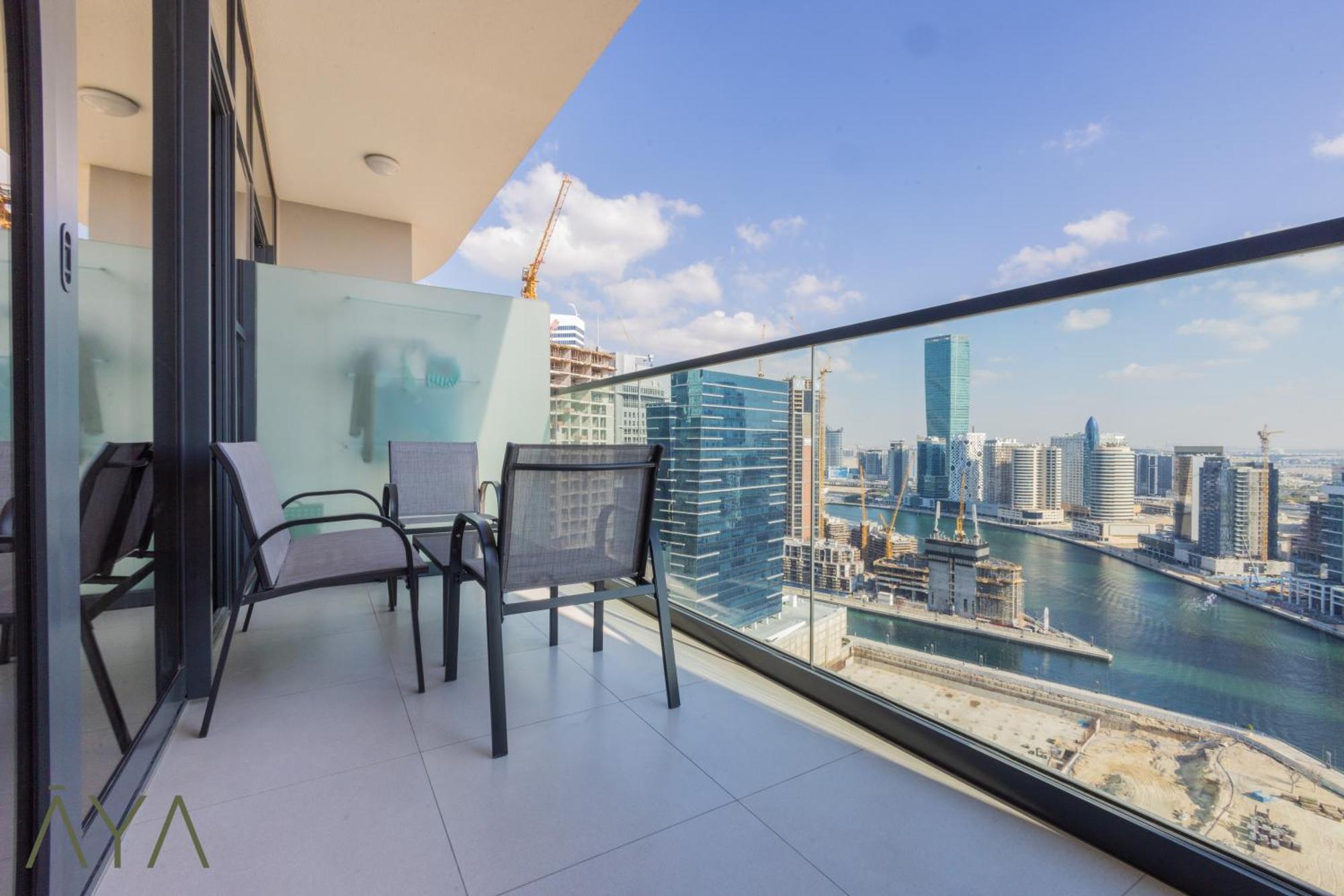 Apartment Aya Boutique - Aqua Canal One-bedroom Retreat At Zada Tower Dubai